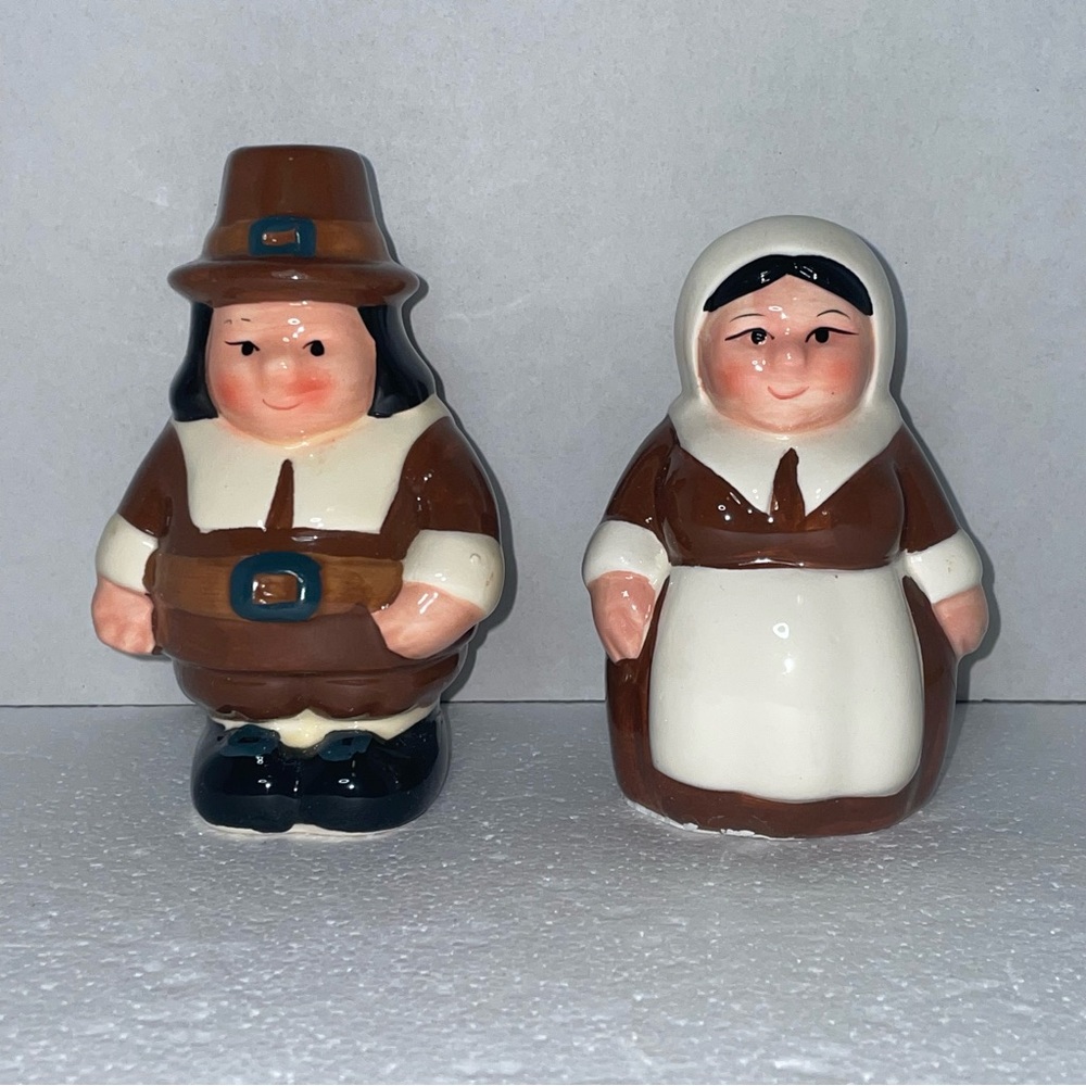 The Pilgrim Pair Salt And Pepper Shakers Vintage 2001 Publix Encore Edition